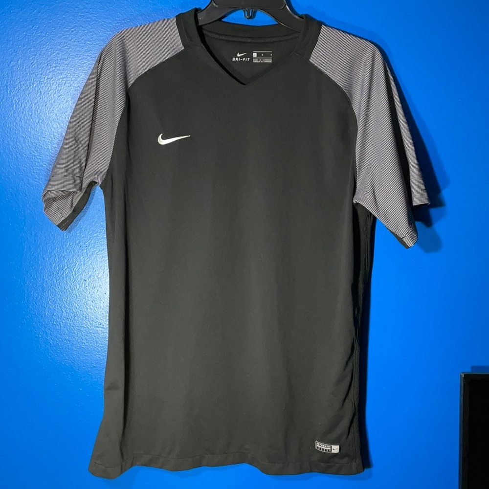 NWOT Men’s Nike Dry-Fit V-Neck Shirt